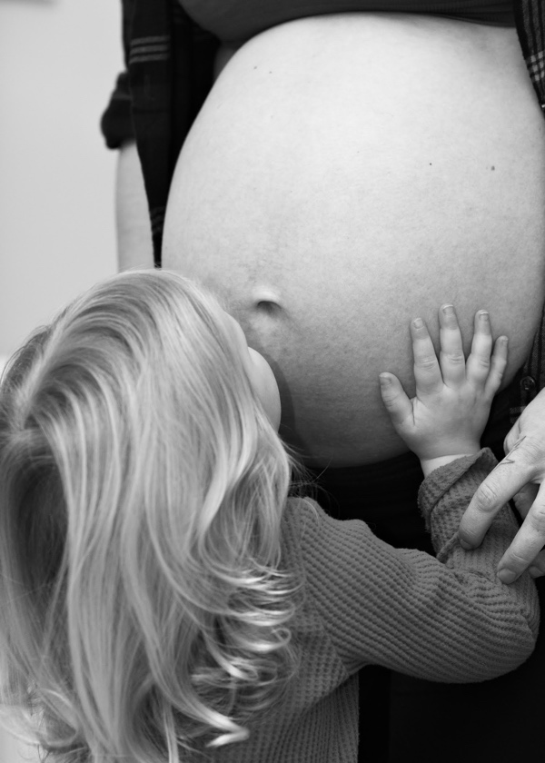 child-kissing-pregnant-belly